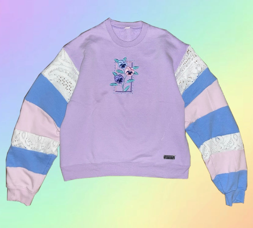 LACE GARDEN CREWNECK