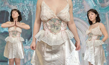 Load image into Gallery viewer, METAMORPH REVERSIBLE CORSET BELT
